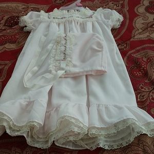 Newborn dress and bonnet